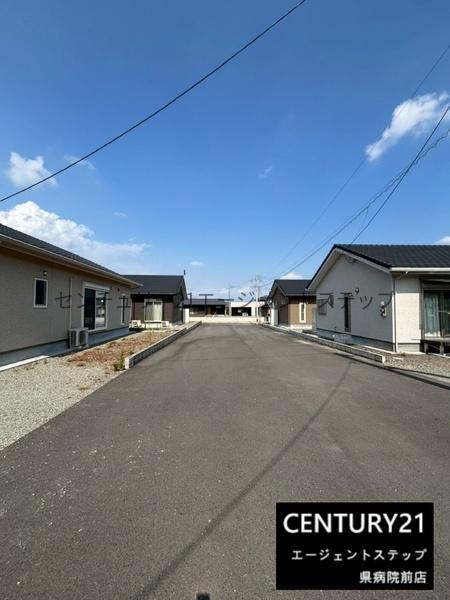 　前面道路含む現地写真　前面道路が見える現地写真です