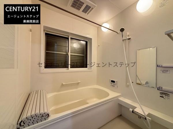 　バス　バスルームは明るい印象です