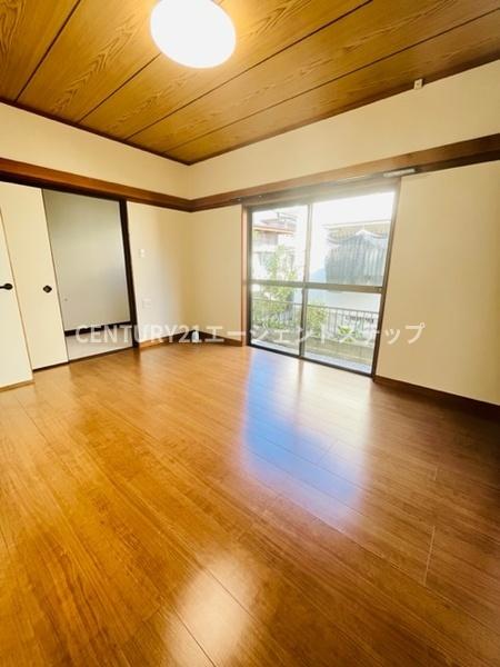 　洋室　温かみのある洋室です