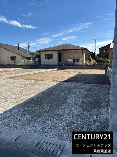 　前面道路含む現地写真　前面道路がすっきりしています