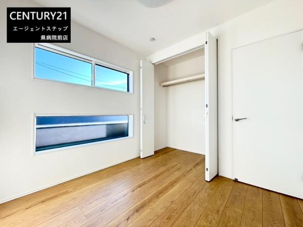 　洋室　開放感ある洋室が特徴です