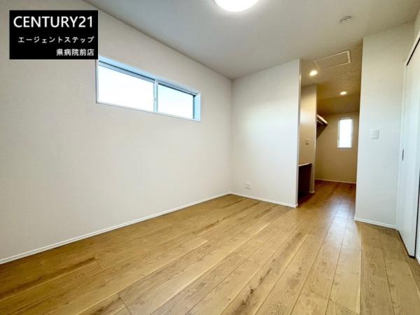 　寝室　シンプルな寝室空間です