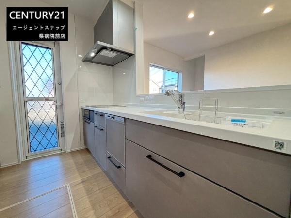 　キッチン　明るいキッチン空間です