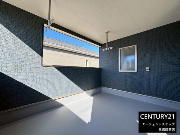 　バルコニー　バルコニーは開放感があります