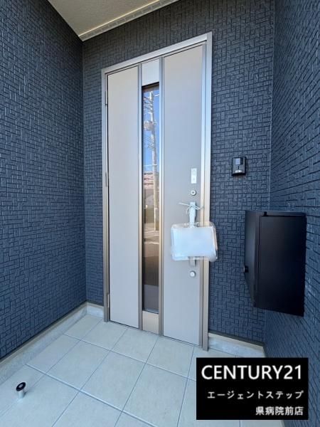 　玄関　モダンな玄関が魅力です