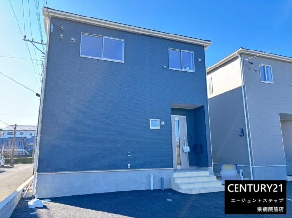 　その他現地　モダンな外観の一戸建てです