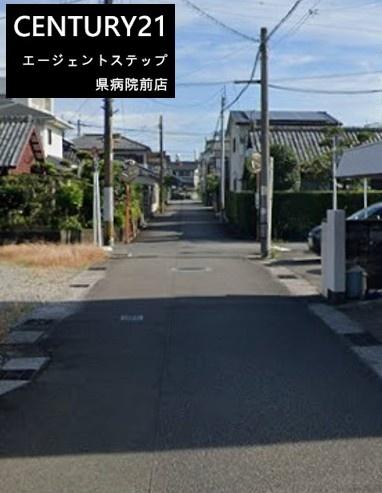 　前面道路含む現地写真　前面道路が広く安心です