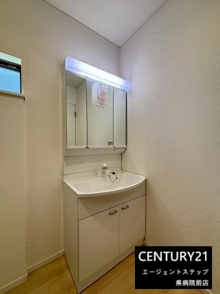 　洗面台・洗面所　洗面台・洗面所が明るい空間です