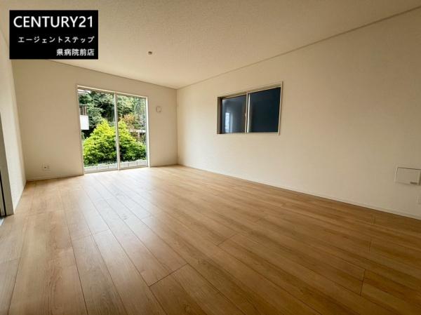 　リビング　リビングの明るさが魅力です