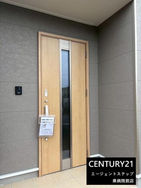 　玄関　玄関のシンプルな佇まいが魅力です