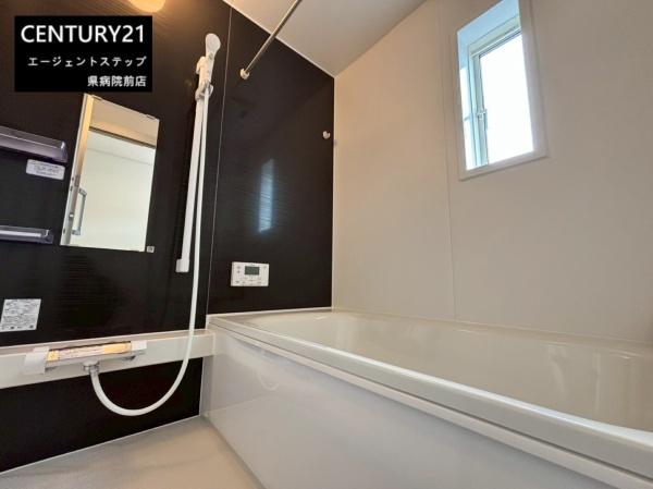 　バス　バスは明るい雰囲気です