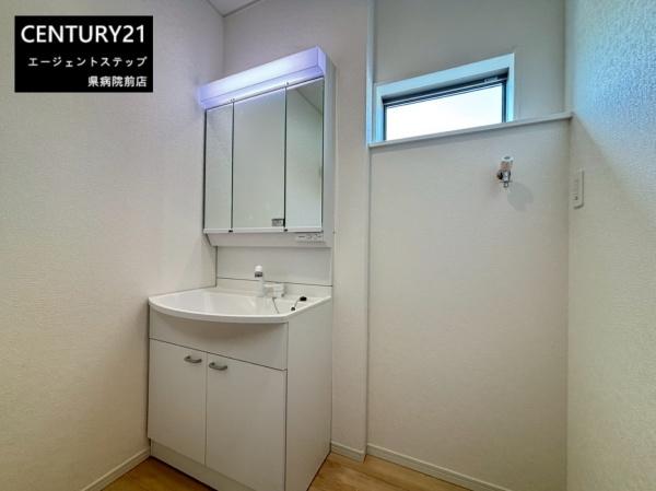 　洗面台・洗面所　洗面台・洗面所が明るい空間です