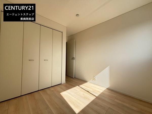 　洋室　洋室の明るさが際立ちます