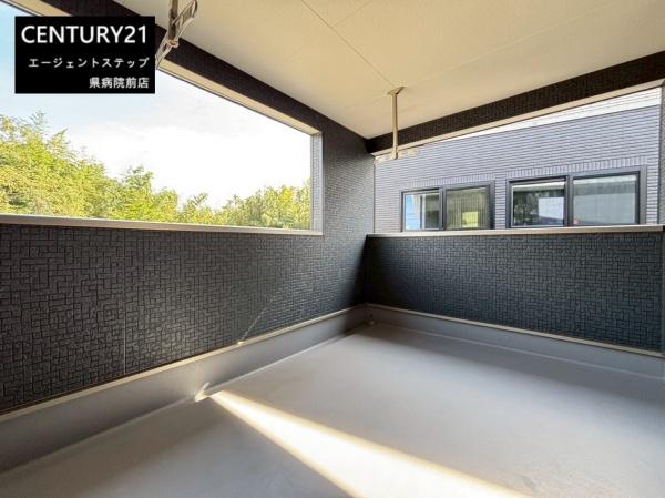 　バルコニー　明るいバルコニーが魅力です