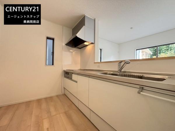 　キッチン　キッチンが明るく開放的です