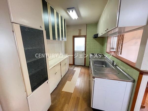 　キッチン　収納充実のキッチンです