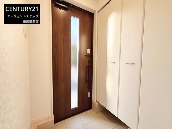 　玄関　明るい玄関が魅力です