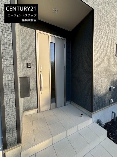 　玄関　玄関の明るさが魅力です