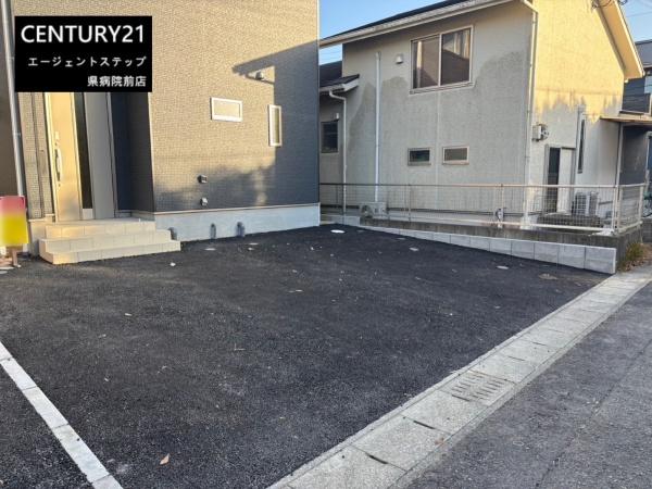 　駐車場　使いやすい駐車場付きです