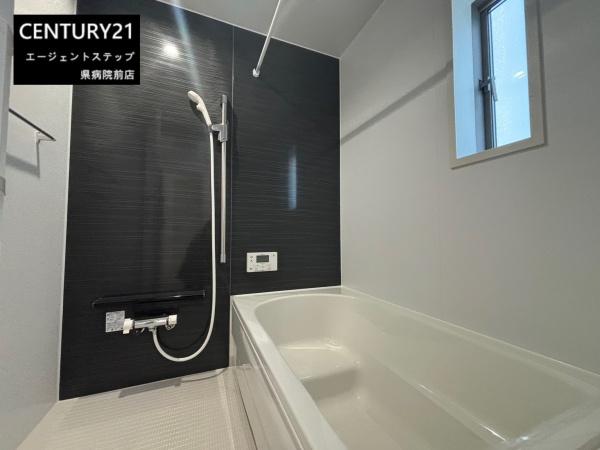 　バス　バスルームの窓が便利です