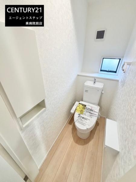 　トイレ　明るく清潔なトイレです