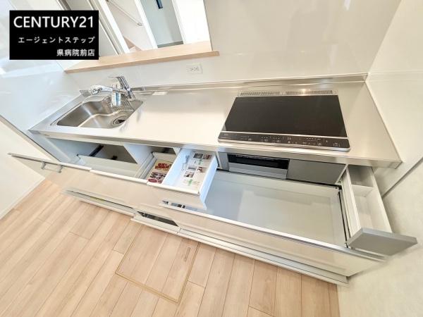 　キッチン　収納が豊富なキッチンです