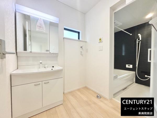 　洗面台・洗面所　洗面台・洗面所が明るい印象です