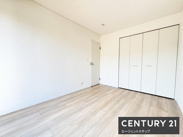 　洋室　収納付きの洋室です