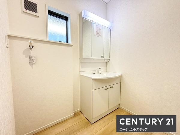 　洗面台・洗面所　収納が便利な洗面台です