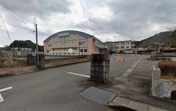 　曽於市立大隅中学校（中学校）／3352m　