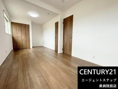 　洋室　洋室の温かみある空間です