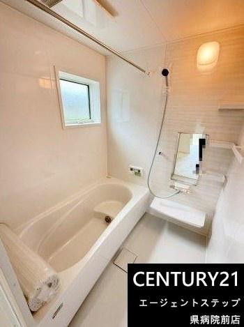 　バス　明るく使いやすいバスルームです