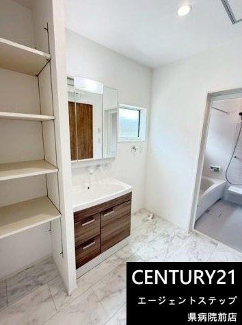 　洗面台・洗面所　洗面台・洗面所が広々としています