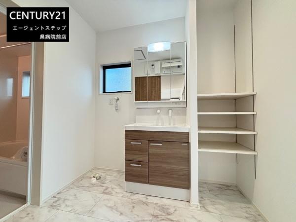 　洗面台・洗面所　洗面台・洗面所が広々としています