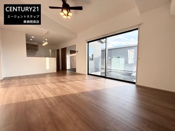 　リビング　リビングの開放感が魅力です