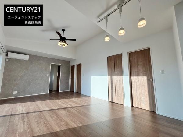 　リビング　明るさが際立つリビングです