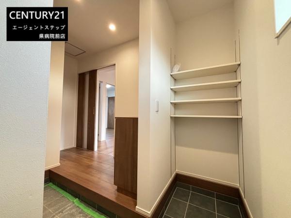 　収納　玄関横の収納が便利です
