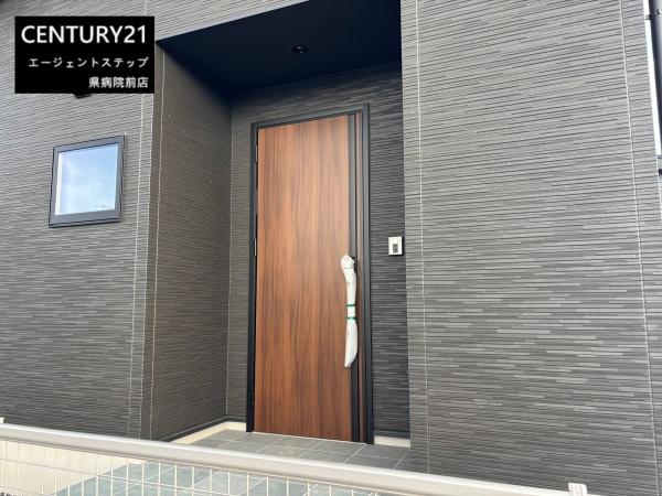 　玄関　モダンな玄関デザインです