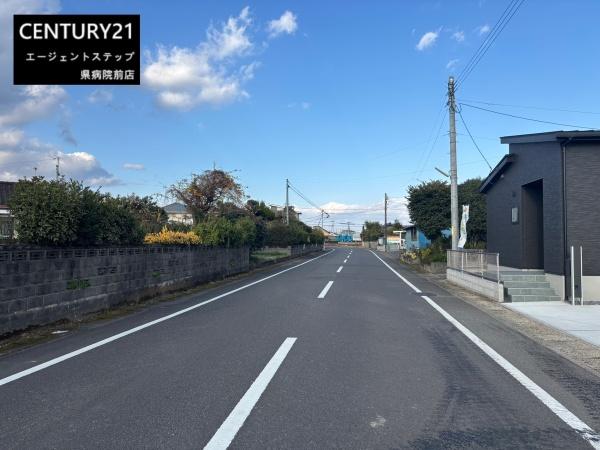 　前面道路含む現地写真　前面道路の現地写真です