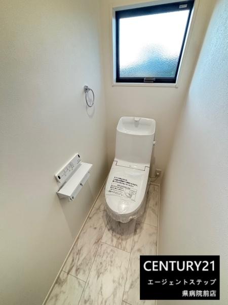 　トイレ　明るいトイレ空間です