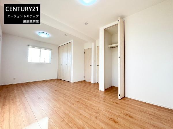 　洋室　洋室ならではの明るさです