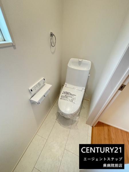 　トイレ　明るく清潔感のあるトイレです