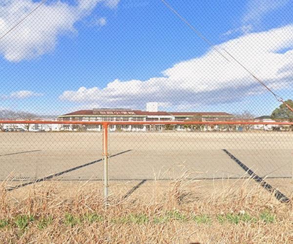 　三股町立三股西小学校（小学校）／1972m　