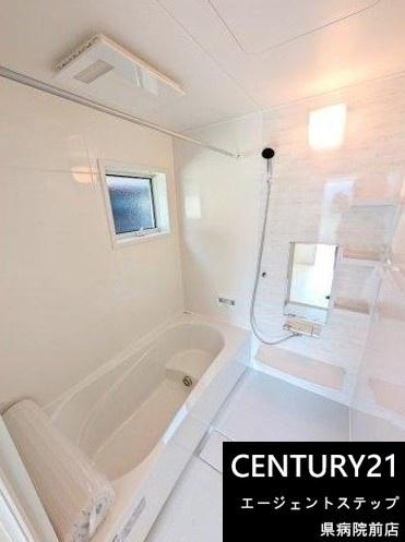 　バス　バスルームは明るい空間です