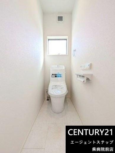 　トイレ　明るいトイレ空間です