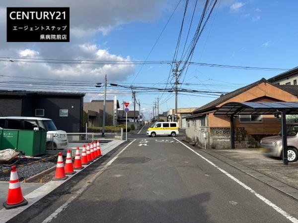 　前面道路含む現地写真　前面道路の現地写真です