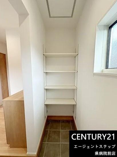 　収納　便利な収納スペース付きです