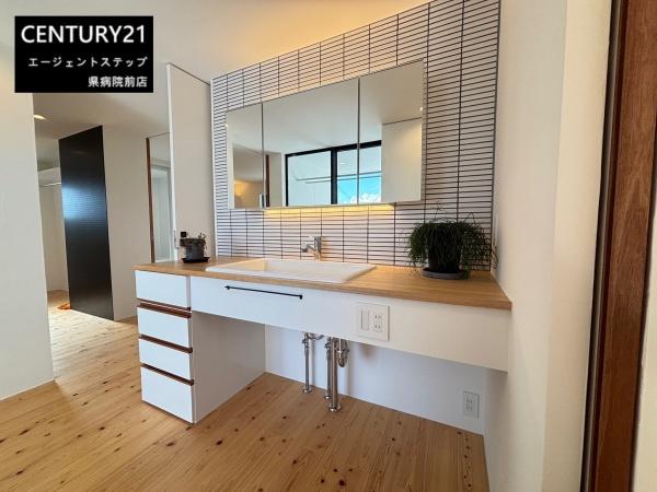 　洗面台・洗面所　洗面台・洗面所が明るい空間です