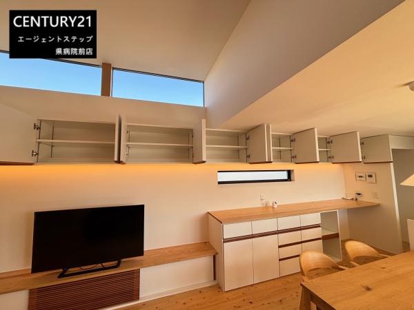 　リビング　リビングの壁面収納が便利です