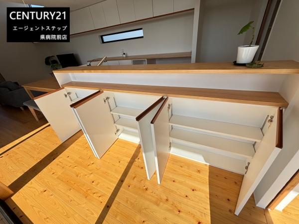 　リビング　リビングが明るく開放的です